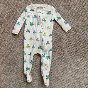 Pottery Barn Kids Organic Cotton Shamrock Footed Sleeper 0–3M St. Patrick’s Day